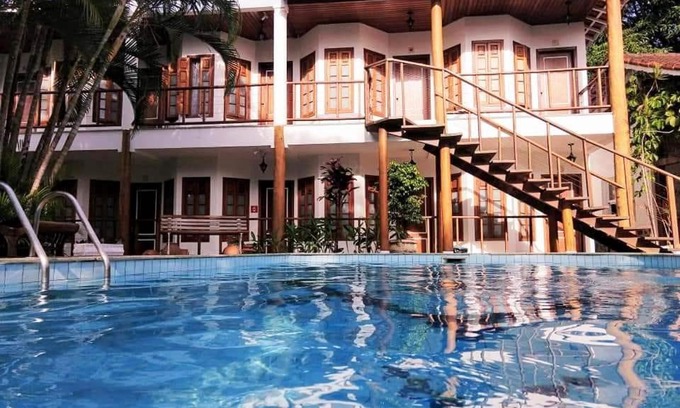 Ilhabela Hotel | Tranquil Pousada Náutilus: Poolside Retreat with Breakfast
