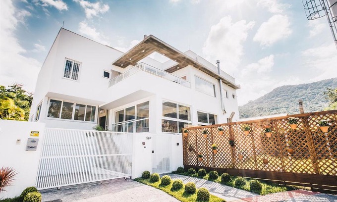 Lagoa da Conceicao Hotel | Discover Pousada Native: Family-Friendly with a Pool