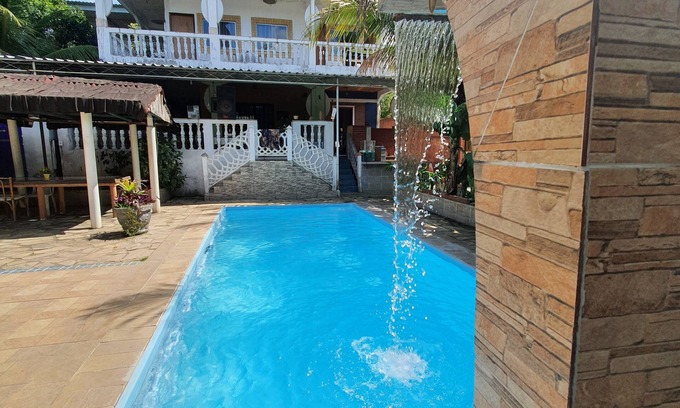Campo Alegre House | Pousada Nova Iguaçu: Pet-Friendly Suites & Poolside Relaxation