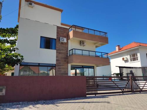 Pinheira House | Pet-Friendly Pousada Nova Trilha with Ocean View