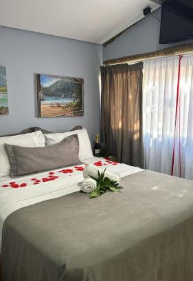 Ilha Grande House | Oceanfront Retreat at Pousada Pé na Areia - Hot Tub & Views