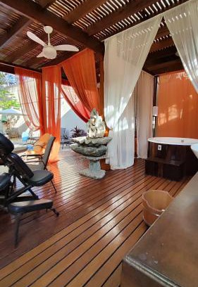 Balneario Praia do Pernambuco Hotel | Oceanfront Pousada Pé na Areia Guarujá with Spa & Pool