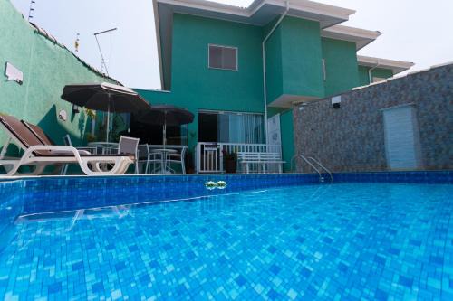 Praia Grande Hotel | Idyllic Oceanfront Pousada Pérola de Ubatuba with Pool