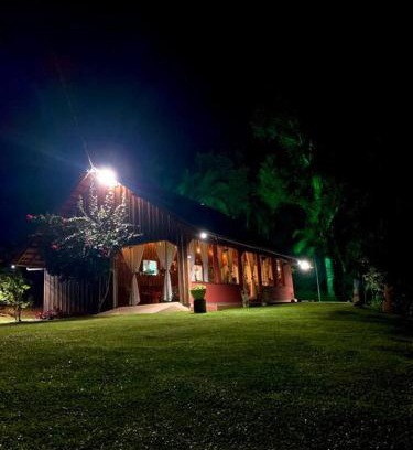 Guaramirim Ski Chalet | Pet-Friendly Pousada Passig with Relaxing Hot Tub