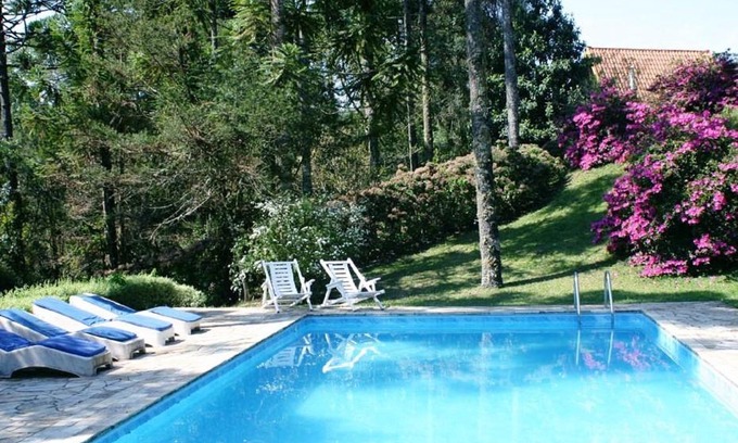 Goncalves Hotel | Inviting Pousada Passaredo: Poolside Retreat with Breakfast
