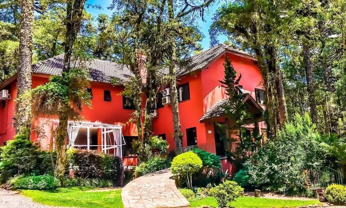 Vila Suzana Hotel | Explore Pousada Pinhão e Poesia: Family-Friendly Retreat