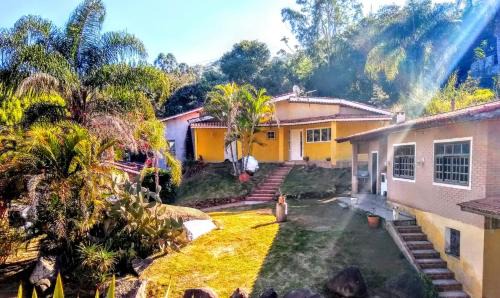 Mairipora House | Discover Pousada Pitoresca: Pet-Friendly Retreat with Pool