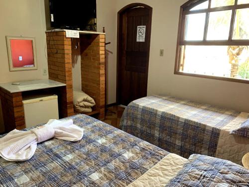 Quatis Hotel | Discover Pousada Por do Sol: Poolside Family Retreat