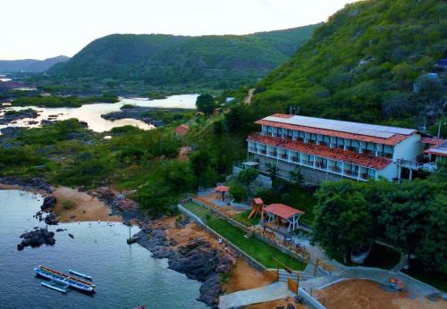 Piranhas Hotel | Relax at Pousada Porto de Piranhas - Pet Friendly Oasis