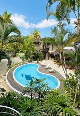 Baleia Hotel | Experience Oceanfront Bliss at Pousada Praia da Baleia