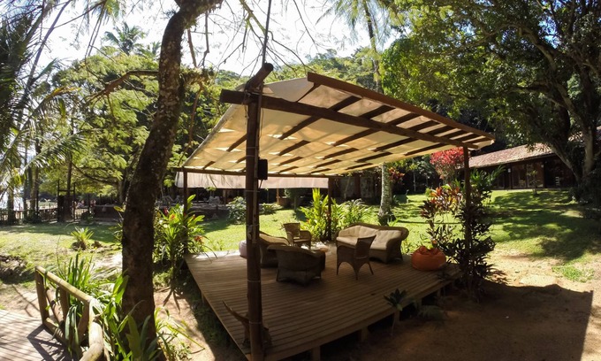 Ilha Grande Hotel | Inviting Pousada Praia da Crena with Pool and Ocean View
