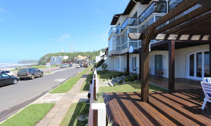 Torres Hotel | Beachfront Pousada Praia Do Meio: Family-Friendly Retreat