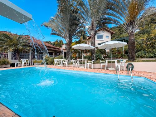 Sao Bento do Sapucai Hotel | Discover Pousada Quinta dos Colibris: Oceanfront Oasis