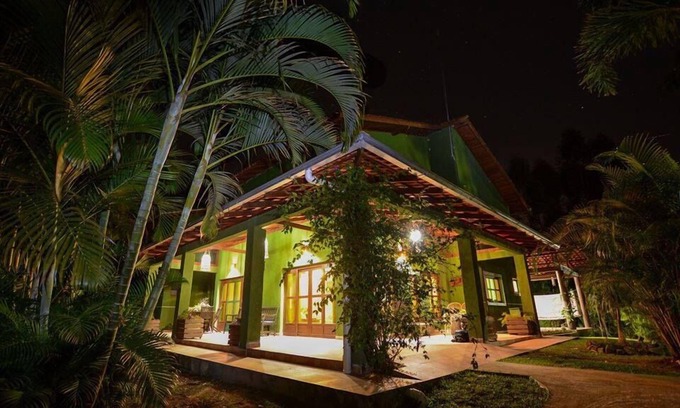 Vila da Gloria Hotel | Discover Pousada Recanto Indaiá: Pool, Spa & Family Fun