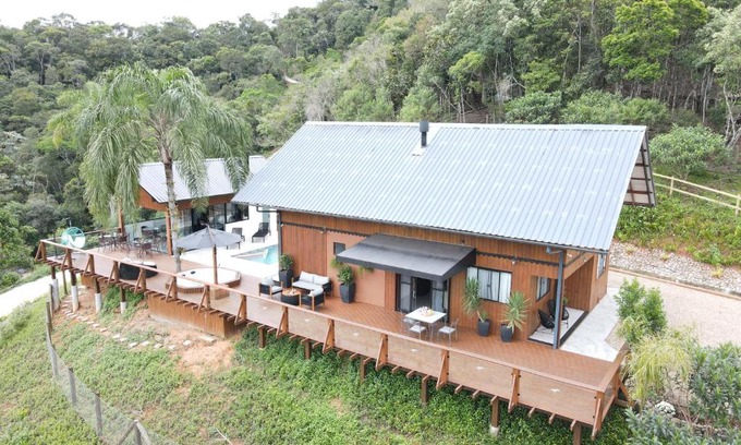 Alto Gasparinho House | Discover Pousada Recanto das Bromélias: Family-Friendly Getaway