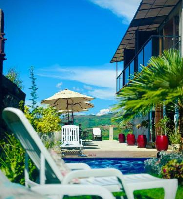 Paty do Alferes Hotel | Pousada Recanto Querubins: Family-Friendly Oasis with Pool