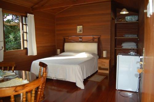 Sao Bento do Sapucai Hotel | Discover Pousada Refugio do Serrano: Rated 9/10 with Hot Tub