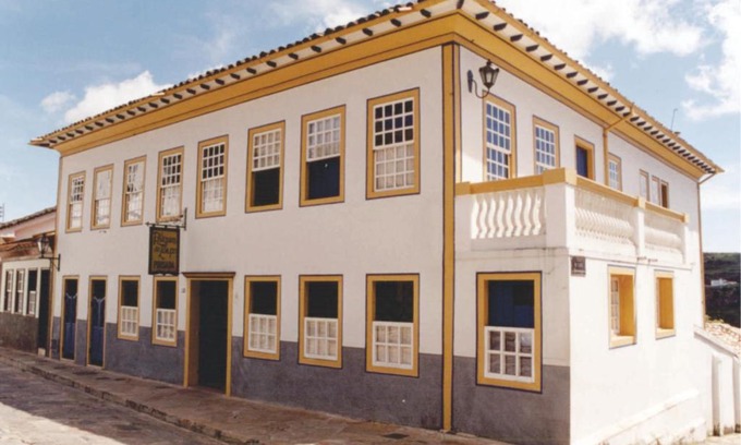 Diamantina Hotel | Inviting Pousada Relíquias do Tempo with Pool & Hot Tub