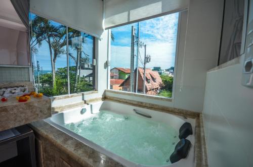 Quatro Ilhas Bed & Breakfast | Ocean View Retreat: Pousada Retiro das Ilhas Awaits You