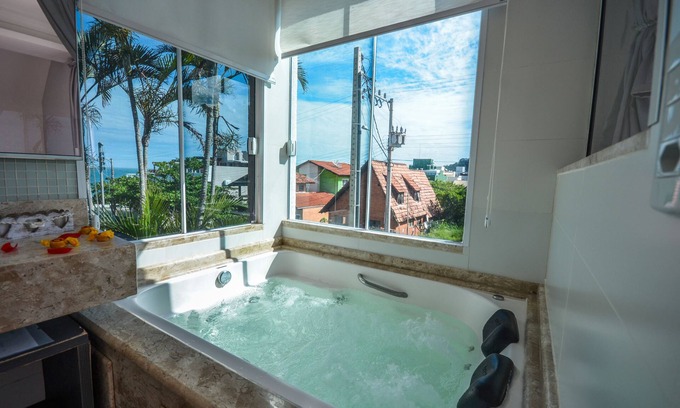 Quatro Ilhas Hotel | Beachfront Retreat at Pousada Retiro das Ilhas - 9.4 Rated