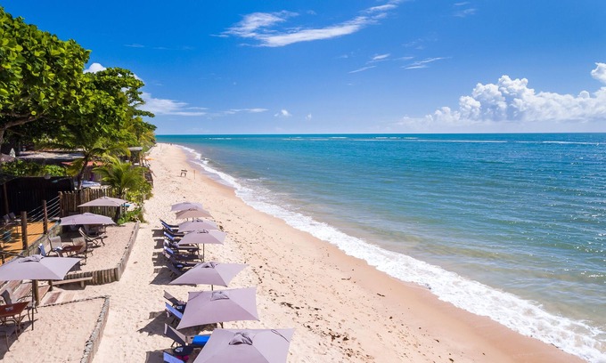 Arraial d'Ajuda Hotel | Beachside Serenity at Pousada Rigatoni with Pool & Spa