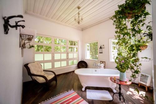 Piedade Cabin | Highly Rated Pousada Ronco do Bugio with Pool & Hot Tub
