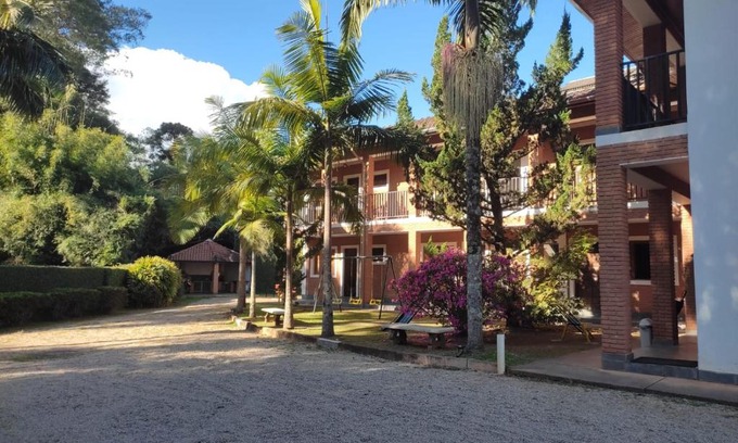 Santo Antonio do Pinhal Hotel | Discover Pousada Santo Antonio: Pet-Friendly Retreat