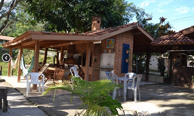 Serra Negra Hotel | Inviting Pousada Sitio Bom Fim: Pool & Breakfast Awaits