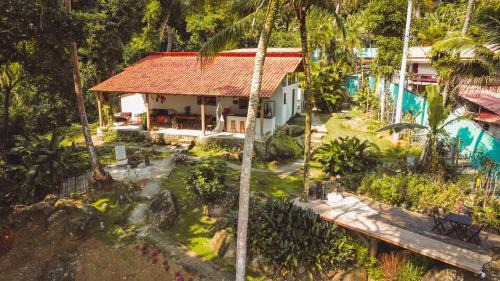 Praia de Aracatiba Hotel | Guest Rated: 9.9 at Pousada Sobre A Rocha with Ocean Views