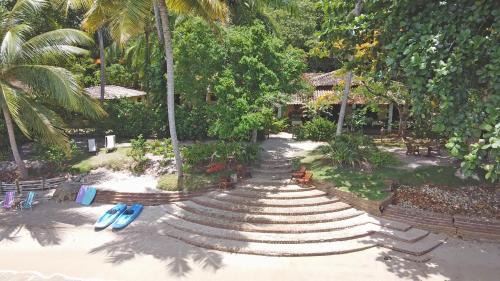 Velha Boipeba Hotel | Beachfront Bliss at Pousada Tassimirim - Rated 9/10