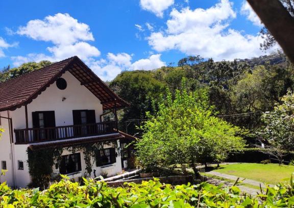 Teresopolis Hotel | Experience Pousada Taverna do Golf: Pool & Dining Awaits