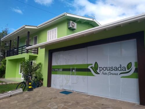 Tres Coroas Hotel | Discover Pousada Três Coroas: Pet-Friendly Oasis with Pool