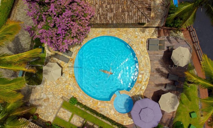 Barra do Una Hotel | Pousada Una: Ocean View Retreat with Pool and Hot Tub