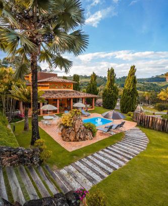Bueno Brandao Hotel | Exceptional Pousada Vale do Café with Oceanfront Pool