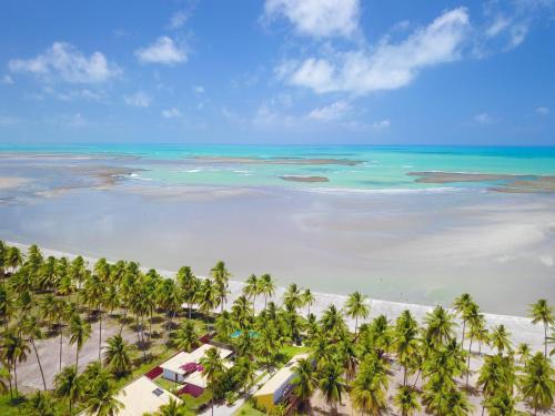 Barreira do Boqueirao Hotel | Pousada Vila Cobé: Oceanfront Haven with Pool & Breakfast