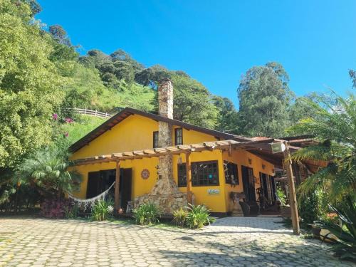 Sao Bento do Sapucai Hotel | Elegant Pousada Villa dos Quilombolas with Pool & Breakfast