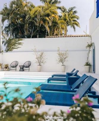 Vila Julia House | Pet-Friendly Pousada Villa Santô with Ocean View & Pool