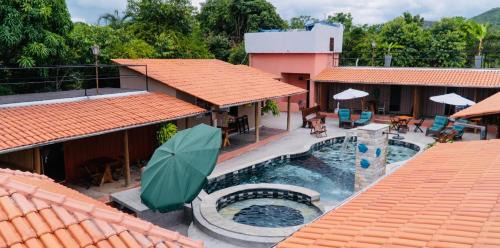 Pirenopolis Hotel | Relax at Pousada Yanah with Oceanfront Views and Pool