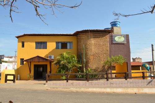 Sao Raimundo Nonato Hotel | Inviting Pousada Zabelê: Family-Friendly with Breakfast Included