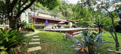 Quitandinha House | Pet-Friendly Pousadinha Lá em Casa with Oceanfront Pool
