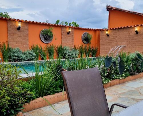 Centro House | Guest-Rated Pouso 22: Enjoy Poolside Relaxation Today!