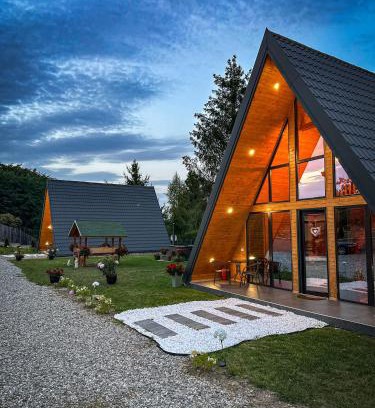 Arpasu de Sus Ski Chalet | Discover Povestea din Munti: Family-Friendly Escape