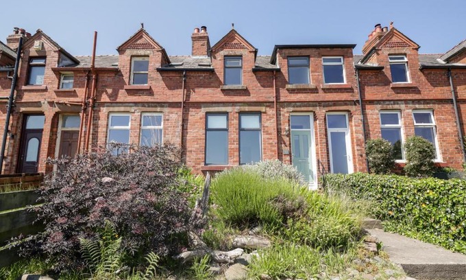 Powfoot House | Pet and Child Friendly Pow-Wow Shore Cottage - 4 Stars