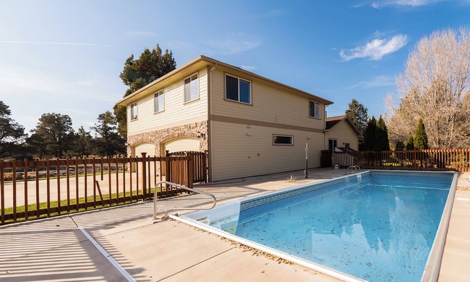 Old Farm District House | Powell by AvantStay | Secluded Retreat with Hot Tub & Pool