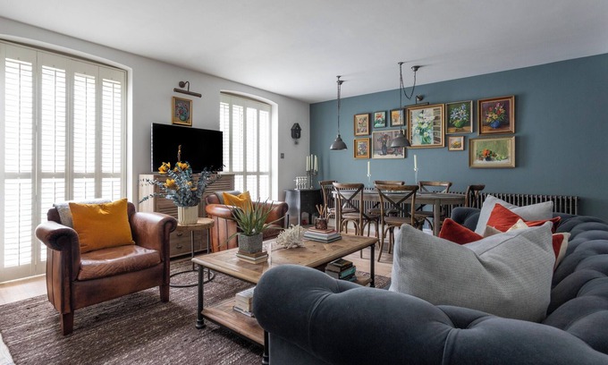 Colville Apartment | Discover Powis Square II: Family-Friendly Retreat with Spa