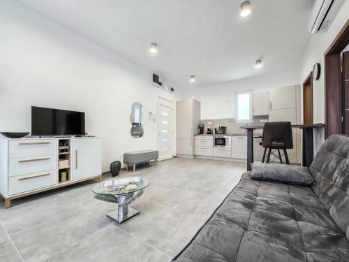 Torokbalint Apartment | Family-Friendly Getaway at PP Home - Rated 9.2/10