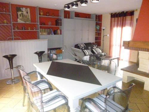 Le Verdon-sur-Mer House | Steps from Shops and Beaches with Oceanfront Views