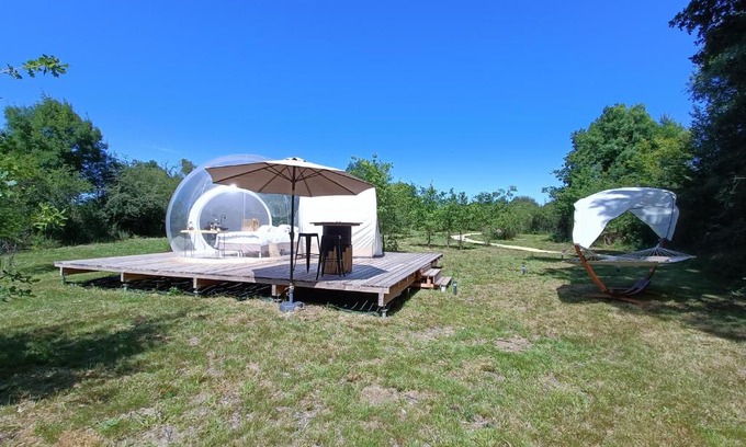 Le Vigeant House | Cozy Pré en bulles: Family-Friendly Stay with Breakfast