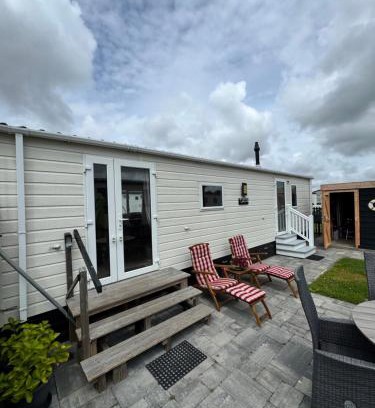 Westerland Other | Beautiful Oceanfront Chalet de ZEE STER with Family Amenities