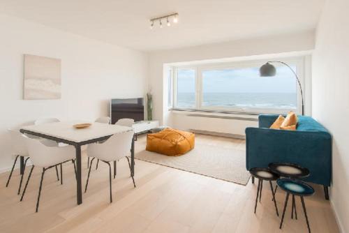 Mariakerke Apartment | Oceanfront Retreat with Breathtaking Sea Views